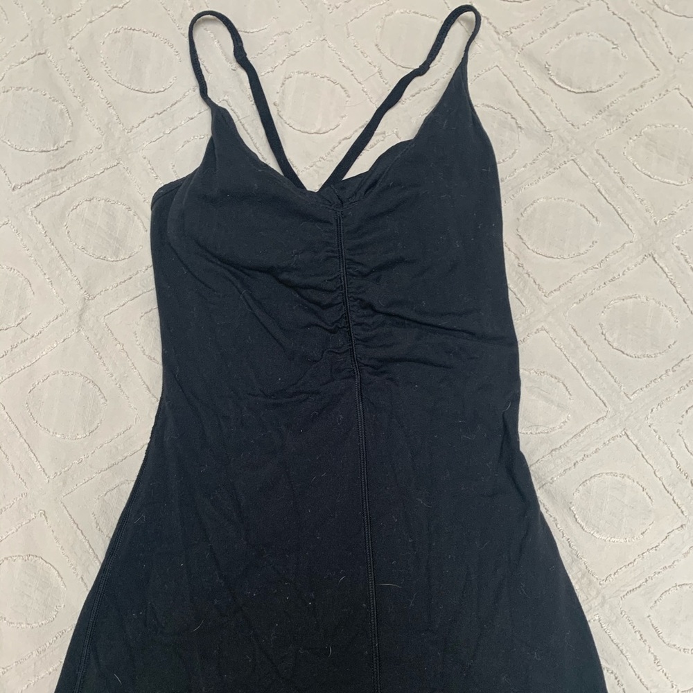 Lululemon black tank form fitting